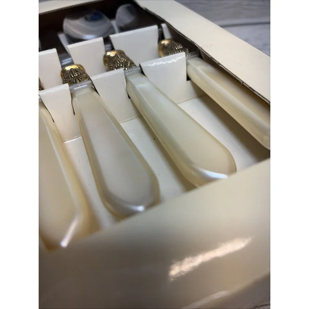 Holly Cream Boheme 20-piece Flatware Set 2001 Home For The Holidays
